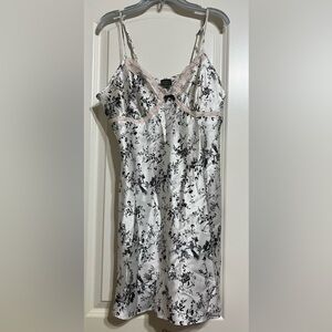 Apt. 9 White and Black Satin Chemise with Floral Design